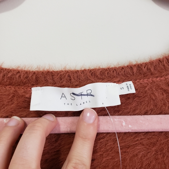 ASTR the label fuzzy square neck cropped sweater - Picture 5 of 7